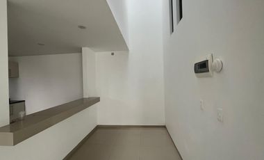 Casa residencial en renta excelente ubicación con amplio jardín.
