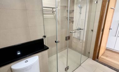 Park Terraces - Point Tower 2 Bedroom Unit with Parking FOR LEASE