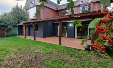 Excelente casa a la venta en el Barrio Ingles a pasos del colegio Greenhouse