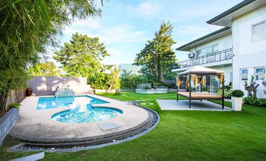 Spacious 3 Bedrooms House with Pool and Big Garden