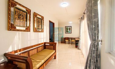 Spacious 3 Bedrooms House with Pool and Big Garden