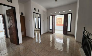 Rumah Tinggal 2 Lantai Lokasi di Daerah Pabelan Kartosuro Sukoharjo