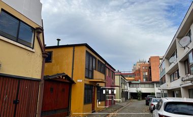 Segura Casa Con Ubicación Privilegiada Calle Barros Arana