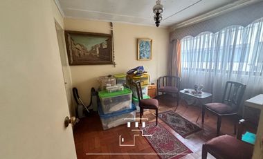 Segura Casa Con Ubicación Privilegiada Calle Barros Arana