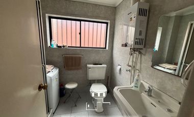 Segura Casa Con Ubicación Privilegiada Calle Barros Arana