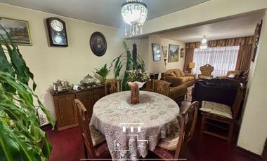 Segura Casa Con Ubicación Privilegiada Calle Barros Arana