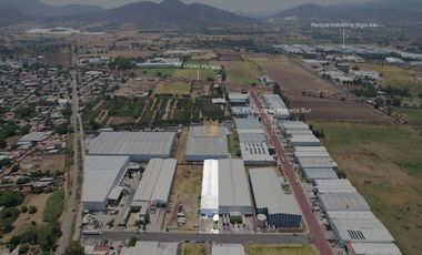Bodega en renta en parque industrial, sobre una de las avenidas principaes de Guadalajara