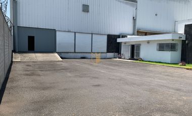 Bodega en renta en parque industrial, sobre una de las avenidas principaes de Guadalajara