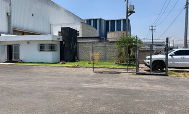 Bodega en renta en parque industrial, sobre una de las avenidas principaes de Guadalajara