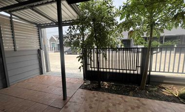 Townhouse for Sale Phuri Village, Wang Noi, 39 sq.m., Near Nava Nakorn Industrial Estate