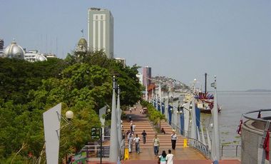 Edificio venta en Centro de Guayaquil, Avda Olmedo y Malecón Bahía