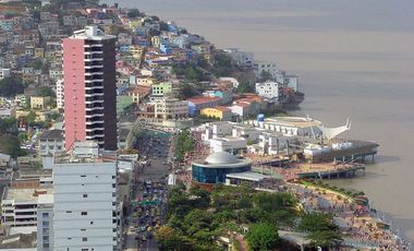 Edificio venta en Centro de Guayaquil, Avda Olmedo y Malecón Bahía