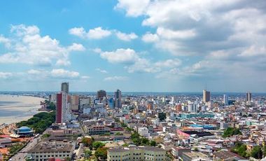 Edificio venta en Centro de Guayaquil, Avda Olmedo y Malecón Bahía