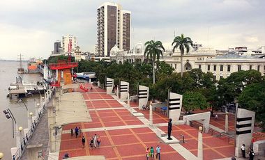 Edificio venta en Centro de Guayaquil, Avda Olmedo y Malecón Bahía
