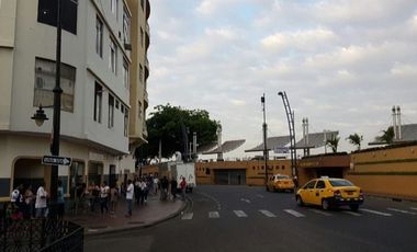 Edificio venta en Centro de Guayaquil, Avda Olmedo y Malecón Bahía