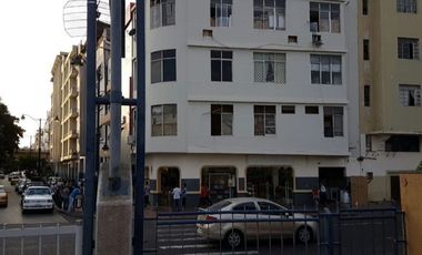 Edificio venta en Centro de Guayaquil, Avda Olmedo y Malecón Bahía