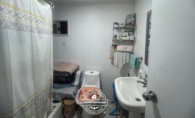 VENDE CVASA DE DOS PISOS EN LA FLORIDA