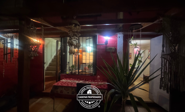 VENDE CVASA DE DOS PISOS EN LA FLORIDA