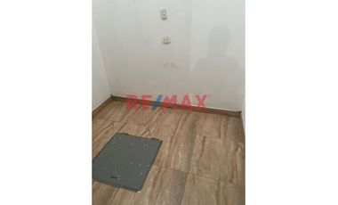 Vendo Casa De 3 Pisos De Estreno En Talarita - Castilla.ID: 1139507
