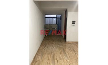 Vendo Casa De 3 Pisos De Estreno En Talarita - Castilla.ID: 1139507