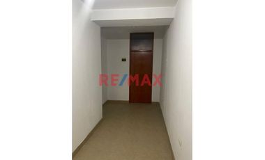 Vendo Casa De 3 Pisos De Estreno En Talarita - Castilla.ID: 1139507