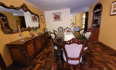 VENDO CASA DE 3 PISOS EN SURCO AV. SOTO BERMEO
