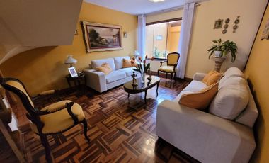 VENDO CASA DE 3 PISOS EN SURCO AV. SOTO BERMEO