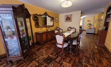 VENDO CASA DE 3 PISOS EN SURCO AV. SOTO BERMEO