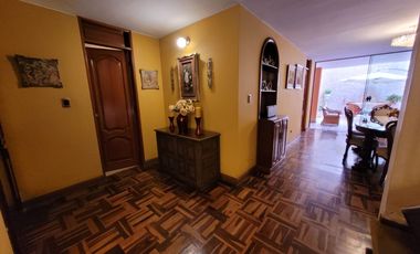 VENDO CASA DE 3 PISOS EN SURCO AV. SOTO BERMEO