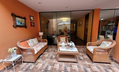 VENDO CASA DE 3 PISOS EN SURCO AV. SOTO BERMEO