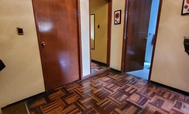 VENDO CASA DE 3 PISOS EN SURCO AV. SOTO BERMEO