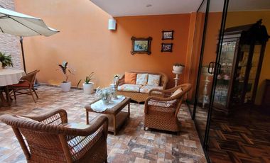 VENDO CASA DE 3 PISOS EN SURCO AV. SOTO BERMEO