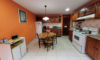 VENDO CASA DE 3 PISOS EN SURCO AV. SOTO BERMEO