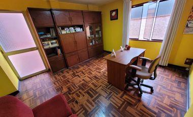 VENDO CASA DE 3 PISOS EN SURCO AV. SOTO BERMEO