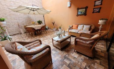 VENDO CASA DE 3 PISOS EN SURCO AV. SOTO BERMEO