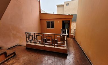 VENDO CASA DE 3 PISOS EN SURCO AV. SOTO BERMEO