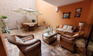VENDO CASA DE 3 PISOS EN SURCO AV. SOTO BERMEO