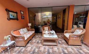 VENDO CASA DE 3 PISOS EN SURCO AV. SOTO BERMEO