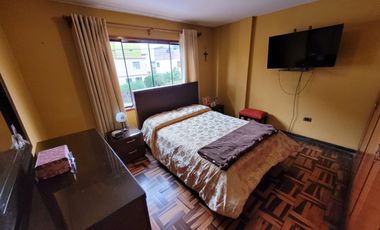 VENDO CASA DE 3 PISOS EN SURCO AV. SOTO BERMEO