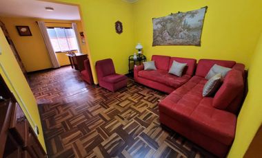 VENDO CASA DE 3 PISOS EN SURCO AV. SOTO BERMEO