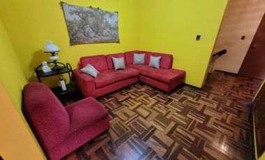 VENDO CASA DE 3 PISOS EN SURCO AV. SOTO BERMEO