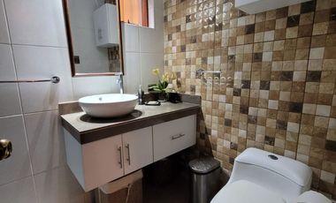 VENDO CASA DE 3 PISOS EN SURCO AV. SOTO BERMEO