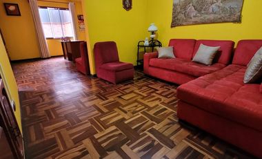 VENDO CASA DE 3 PISOS EN SURCO AV. SOTO BERMEO