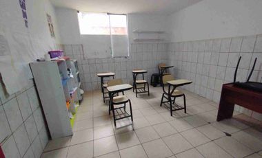 Casa de 4 pisos frente a parque, a espaldas del Mall del Sur
