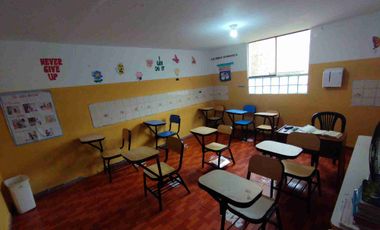Casa de 4 pisos frente a parque, a espaldas del Mall del Sur