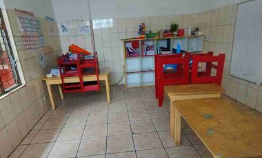 Casa de 4 pisos frente a parque, a espaldas del Mall del Sur