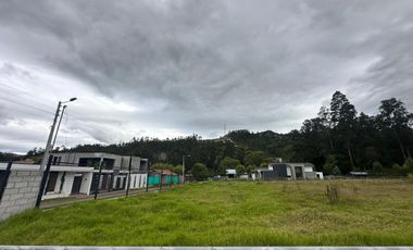 HERMOSO Y AMPLIO TERRENO TOTALMENTE PLANO EN ZUMBAHUAICO