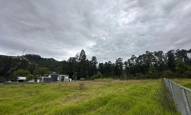HERMOSO Y AMPLIO TERRENO TOTALMENTE PLANO EN ZUMBAHUAICO