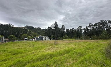 HERMOSO Y AMPLIO TERRENO TOTALMENTE PLANO EN ZUMBAHUAICO
