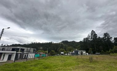 HERMOSO Y AMPLIO TERRENO TOTALMENTE PLANO EN ZUMBAHUAICO